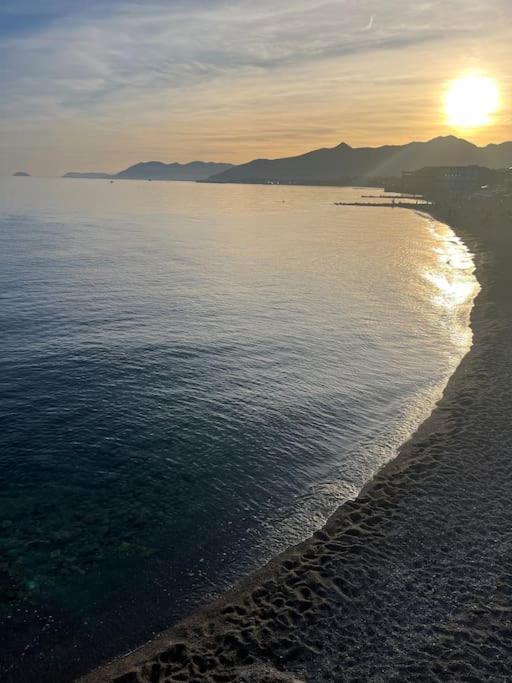 Appartement Vue Sur Mer Pietra Ligure Kültér fotó